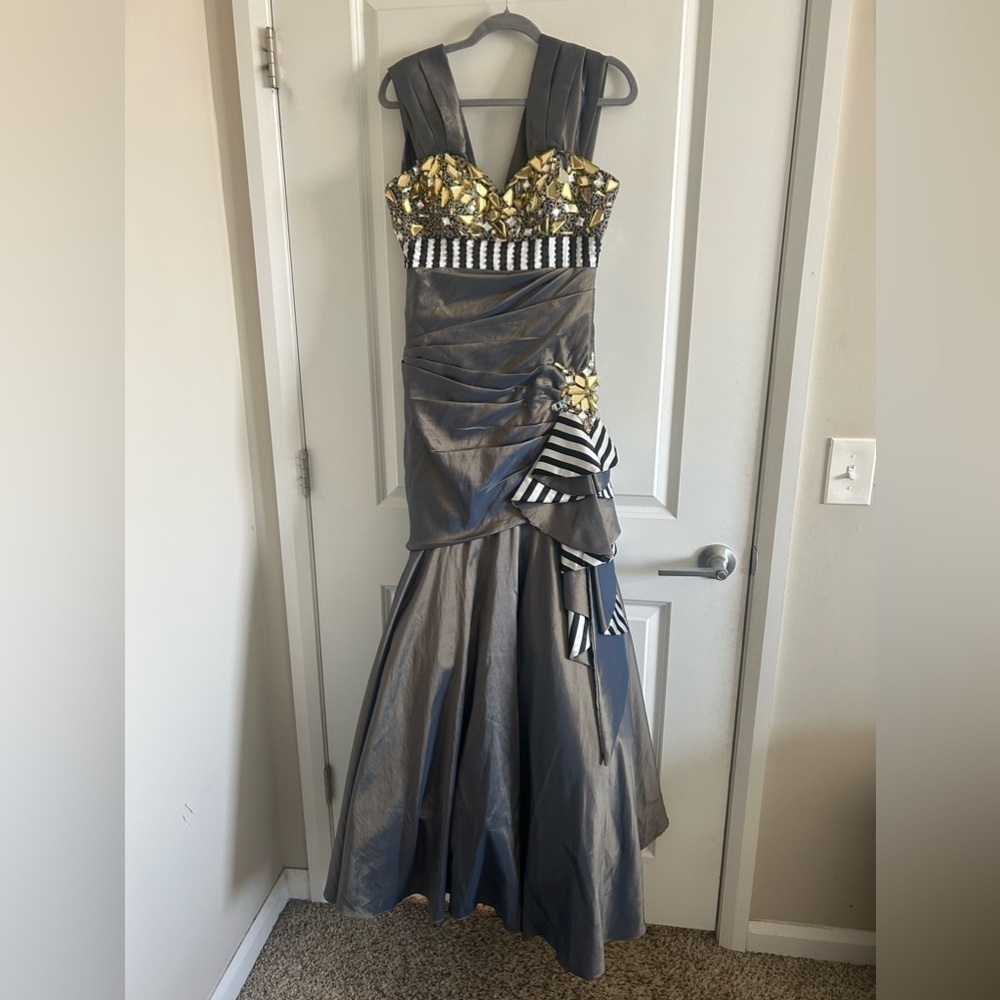 Tony Bowls Gala Dress Ball Gown Size 10 - Picture 2 of 11